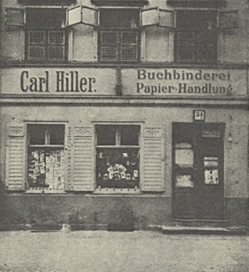 Carl Hiller eröffnet in Berlin Mitte ein Geschäft für Papierhandel und Bürobedarf